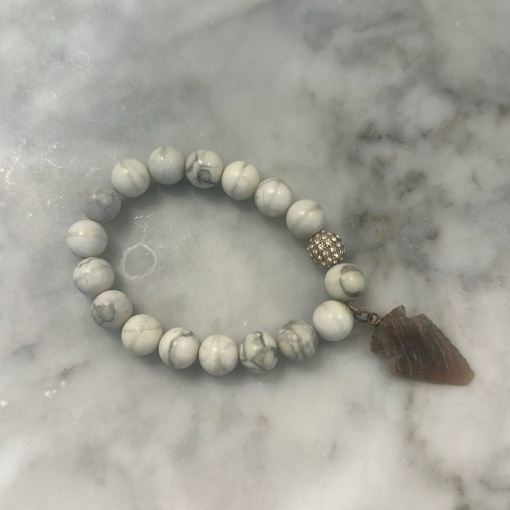 Kinsley armelle style beaded bracelet with arrowhead
